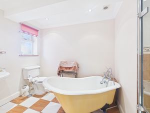 Ensuite- click for photo gallery